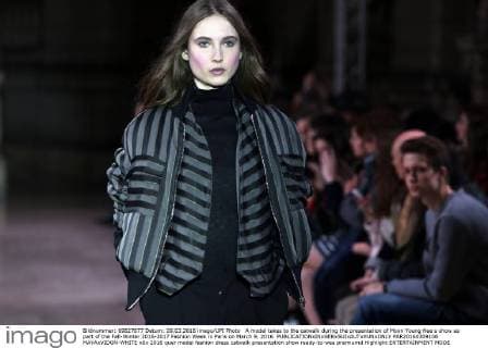 A model takes to the catwalk during the presentation of Moon Young Hee s show as part of the Fall-Winter 2016-2017 Fashion Week in Paris on March 9, 2016.  PAR20160309106 MAYAxVIDON-WHITE