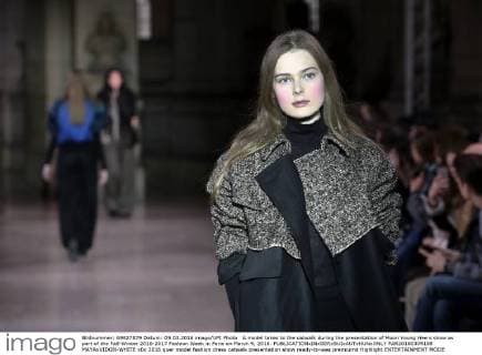 A model takes to the catwalk during the presentation of Moon Young Hee s show as part of the Fall-Winter 2016-2017 Fashion Week in Paris on March 9, 2016.  PAR20160309108 MAYAxVIDON-WHITE