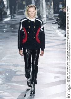 205620 Marineau Starface 2016-03-09 Paris France Fashion week ready to wear AW 2016. Defile de mode pret a porter automne hiver 2016. Vuitton. Editorial use only  Copyright: xMarineaux STAR_205620_020