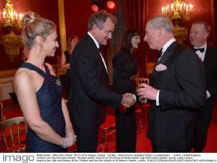 London: Prinz Charles empfängt Gäste zu Galakonzert . London, United Kingdom. Children and the Arts gala concert. Miranda Raison looks on as the Prince of Wales meets Hugh Bonneville (centre) during a gala concert marking the 10th anniversary of the Children and the Arts charity at St James s Palace, London.  xWPAxRotax xi-Imagesx IIM-12161-0002