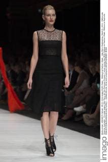 Melbourne Fashion Week - Alex Perry Modenschau March 9, 2016 - Melbourne, Victoria, Australia - A model wears Alex Perry for the Premium Runway 4 show during the 2016 Melbourne Fashion Week. Melbourne Australia - ZUMAk106