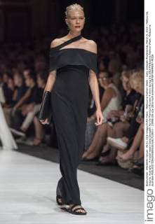 Melbourne Fashion Week - Carla Zampatti Modenschau March 9, 2016 - Melbourne, Victoria, Australia - A model wears Carla Zampatti for the Premium Runway 4 show during the 2016 Melbourne Fashion Week. Melbourne Australia - ZUMAk106