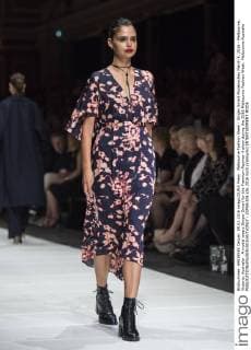 Melbourne Fashion Week - Ginger Smart Modenschau March 9, 2016 - Melbourne, Victoria, Australia - A model wears Ginger Smart for the Premium Runway 4 show during the 2016 Melbourne Fashion Week. Melbourne Australia - ZUMAk106