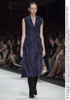 Melbourne Fashion Week - Ginger Smart Modenschau March 9, 2016 - Melbourne, Victoria, Australia - A model wears Ginger Smart for the Premium Runway 4 show during the 2016 Melbourne Fashion Week. Melbourne Australia - ZUMAk106