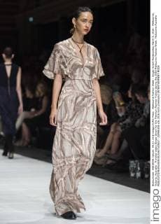 Melbourne Fashion Week - Ginger Smart Modenschau March 9, 2016 - Melbourne, Victoria, Australia - A model wears Ginger Smart for the Premium Runway 4 show during the 2016 Melbourne Fashion Week. Melbourne Australia - ZUMAk106