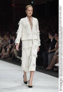 Melbourne Fashion Week - Ginger Smart Modenschau March 9, 2016 - Melbourne, Victoria, Australia - A model wears Ginger Smart for the Premium Runway 4 show during the 2016 Melbourne Fashion Week. Melbourne Australia - ZUMAk106
