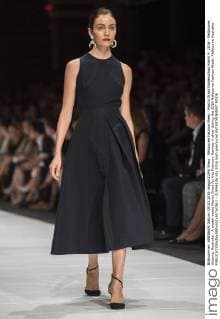 Melbourne Fashion Week - Martin Grant Modenschau March 9, 2016 - Melbourne, Victoria, Australia - A model wears Martin Grant for the Premium Runway 4 show during the 2016 Melbourne Fashion Week. Melbourne Australia - ZUMAk106