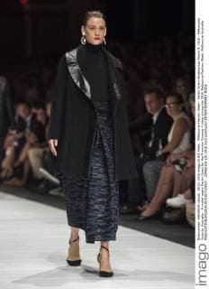 Melbourne Fashion Week - Martin Grant Modenschau March 9, 2016 - Melbourne, Victoria, Australia - A model wears Martin Grant for the Premium Runway 4 show during the 2016 Melbourne Fashion Week. Melbourne Australia - ZUMAk106