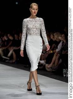 Melbourne Fashion Week - Yeojin Bae Modenschau March 9, 2016 - Melbourne, Victoria, Australia - A model wears Yeojin Bae for the Premium Runway 4 show during the 2016 Melbourne Fashion Week. Melbourne Australia - ZUMAk106