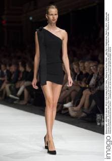 Melbourne Fashion Week - Alex Perry Modenschau March 9, 2016 - Melbourne, Victoria, Australia - A model wears Alex Perry for the Premium Runway 4 show during the 2016 Melbourne Fashion Week. Melbourne Australia - ZUMAk106