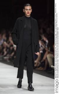 Melbourne Fashion Week - Dion Lee Modenschau March 9, 2016 - Melbourne, Victoria, Australia - A model wears Dion Lee for the Premium Runway 4 show during the 2016 Melbourne Fashion Week. Melbourne Australia - ZUMAk106