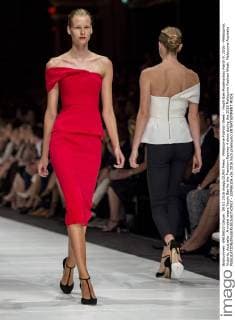 Melbourne Fashion Week - Yeojin Bae Modenschau March 9, 2016 - Melbourne, Victoria, Australia - A model wears Yeojin Bae for the Premium Runway 4 show during the 2016 Melbourne Fashion Week. Melbourne Australia - ZUMAk106