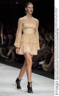 Melbourne Fashion Week - Alex Perry Modenschau March 9, 2016 - Melbourne, Victoria, Australia - A model wears Alex Perry for the Premium Runway 4 show during the 2016 Melbourne Fashion Week. Melbourne Australia - ZUMAk106