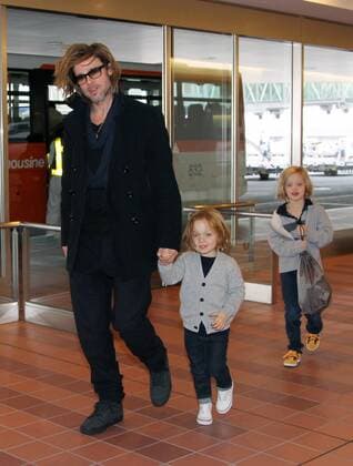 Nov. 8, 2011 - Tokyo, Japan - Actor BRAD PITT arrives at Haneda Airport with his children and his partner Angelina Jolie on November 8, 2011 in Tokyo, Japan. They are in Japan to promote the film Moneyball - ZUMAjn1_