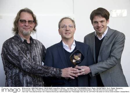 von links: Tom THEUNISSEN, Buch, Regie, Olli DITTRICH, Buch, Regie, Darsteller, Schauspieler, Marcus FOAG, Produzent, Preistraeger in der Kategorie Unterhaltung Spezial Innovation, fuer den Film Schorsch Aigner - der Mann der Franz Beckenbauer war Pressekonferenz zur Bekanntgabe der Preistraeger fuer den 52. Grimme-Preis 2016 am 09.03.2016 in Essen Deutschland.
