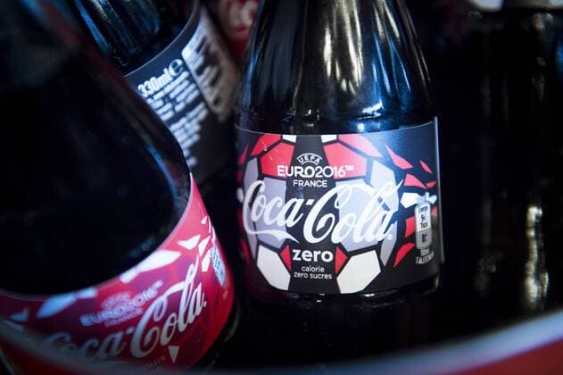 Coca-Cola präsentiert Sonderedition zur Fußball-EM 2016 Bouteilles de Coca Cola SPOS : Presentation de la presence de Coca Cola pendant l Euro2016 - 10 03 2016 JBAutissier Panoramic 