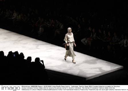 Indonesia: Fashion Week 2016 A model presents a creation by Jenahara during Indonesia Fashion Week 2016 at Jakarta Convention Center in Jakarta, Indonesia. The theme of Indonesian Fashion Week 2016 are Reflections of Culture  RahmadxAzharxHutomo