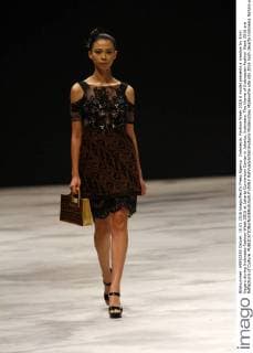 Indonesia: Fashion Week 2016 A model presents a creation by Errin Uggaru during Indonesia Fashion Week 2016 at Jakarta Convention Center in Jakarta, Indonesia. The theme of Indonesian Fashion Week 2016 are Reflections of Culture.  RahmadxAzharxHutomo