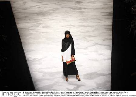 Indonesia: Fashion Week 2016 A model presents a creation by Jenahara during Indonesia Fashion Week 2016 at Jakarta Convention Center in Jakarta, Indonesia. The theme of Indonesian Fashion Week 2016 are Reflections of Culture  RahmadxAzharxHutomo