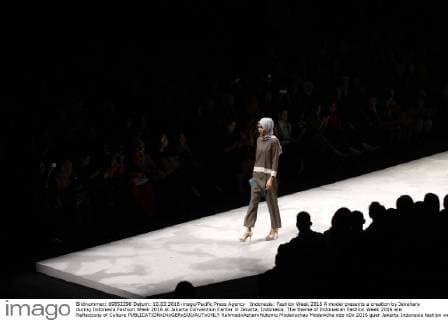 Indonesia: Fashion Week 2016 A model presents a creation by Jenahara during Indonesia Fashion Week 2016 at Jakarta Convention Center in Jakarta, Indonesia. The theme of Indonesian Fashion Week 2016 are Reflections of Culture  RahmadxAzharxHutomo
