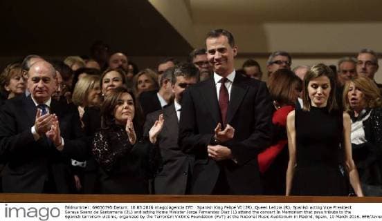 Spanish King Felipe VI (2R), Queen Letizia (R), Spanish acting Vice President Soraya Saenz de Santamaria (2L) and acting Home Minister Jorge Fernandez Diaz (L) attend the concert In Memoriam that pays tribute to the Spanish terrorism victims, organized by the Terrorism Victims Foundation (FVT) at the National Music Auditorium in Madrid, Spain, 10 March 2016. EFE Javier Lizon POOL SPANISH KINGS PRESIDE TRIBUTE CONCERT FOR TERRORISM VICTIMS !ACHTUNG: NUR REDAKTIONELLE NUTZUNG!  GRA397 20160310-635932390046682030
