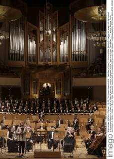 President of the FVT Maria del Mar Blanco (L) delivers a speech at the concert In Memoriam that pays tribute to the Spanish terrorism victims, organized by the Terrorism Victims Foundation (FVT) at the National Music Auditorium in Madrid, Spain, 10 March 2016. The event counted with the presence of Spanish King Felipe VI and Queen Letizia. EFE Javier Lizon POOL SPANISH KINGS PRESIDE TRIBUTE CONCERT FOR TERRORISM VICTIMS !ACHTUNG: NUR REDAKTIONELLE NUTZUNG!  GRA404 20160310-635932400077356030