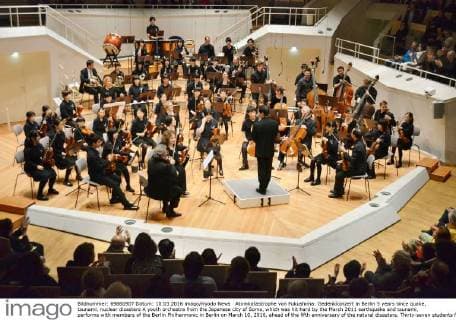 Atomkatastrophe von Fukushima: Gedenkkonzert in Berlin 5 years since quake, tsunami, nuclear disasters A youth orchestra from the Japanese city of Soma, which was hit hard by the March 2011 earthquake and tsunami, performs with members of the Berlin Philharmonic in Berlin on March 10, 2016, ahead of the fifth anniversary of the natural disasters. Thirty-seven students from Soma aged between 8 and 18 took part in the concert. 