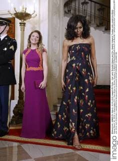First Lady Michelle Obama and Mrs. Sophie Gregoire Trudeau walk inside the White House March 10, 2016 in Washington,D.C. Pool photo by Olivier Douliery  WAX20160310267 OLIVIERxDOULIERY