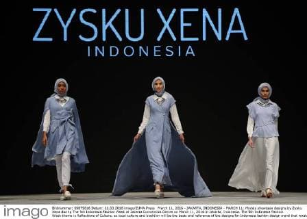 March 11, 2016 - JAKARTA, INDONESIA - MARCH 11: Models showcase designs by Zysku Xena during The 5th Indonesia Fashion Week at Jakarta Convention Centre on March 11, 2016 in Jakarta, Indonesia. The 5th Indonesia Fashion Week theme is Reflections of Culture, as local culture and tradition will be the basis and reference of the designs for Indonesia fashion design trend that would be able to carve Indonesia identity in the world of fashion that reflects its own culture. Indonesia hopes to become the Paris of Muslim fashion with modern designs in a variety of textures and colors. - ZUMAp112