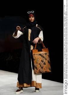 March 11, 2016 - Jakarta, Indonesia - JAKARTA, INDONESIA - MARCH 10: A model showcases designs by Errin Uggaru during The 5th Indonesia Fashion Week at Jakarta Convention Centre on March 10, 2016 in Jakarta, Indonesia. The 5th Indonesia Fashion Week theme is Reflections of Culture, as local culture and tradition will be the basis and reference of the designs for Indonesia fashion design trend that would be able to carve Indonesia identity in the world of fashion that reflects its own culture. Indonesia hope to become the central of world design with modern designs in a variety of textures and colors. Jakarta Indonesia - ZUMAp112
