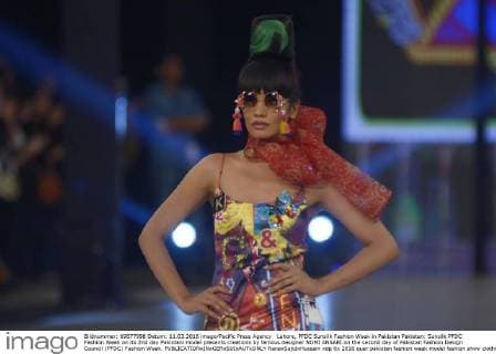 Lahore, PFDC Sunsilk Fashion Week in Pakistan Pakistan: Sunsilk PFDC Fashion Week on its 2nd day Pakistani model presents creations by famous designer NOMI ANSARI on the second day of Pakistan Fashion Design Council (PFDC) Fashion Week.  RanaxSajidxHussain