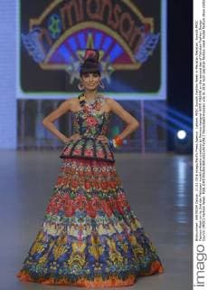 Lahore, PFDC Sunsilk Fashion Week in Pakistan Pakistan: Sunsilk PFDC Fashion Week on its 2nd day Pakistani model presents creations by famous designer NOMI ANSARI on the second day of Pakistan Fashion Design Council (PFDC) Fashion Week.  RanaxSajidxHussain