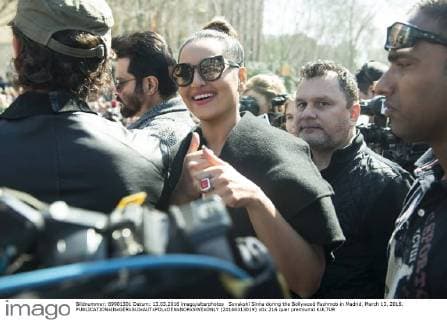 Sonakshi Sinha during the Bollywood flashmob in Madrid, March 13, 2016.  (20160313019)