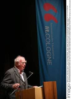 Martin Walser, der Autor und Schriftsteller bei seinem Auftritt am 10.03.16 im Rahmen der Lesung mit dem Buch Ein sterbender Mann beim Literaturfestival Lit.Cologne in Koeln Lit.Cologne 2016 - Martin Walser 