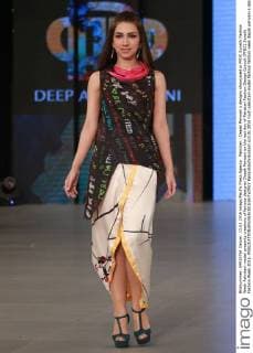 Pakistan : Depak Perwani s designs showcased in PFDC Sunsilk Fashion Week Pakistani model presents creations of famous designer Depak Perwani on the last day of Pakistan Fashion Design Council (PFDC) Sunsilk Fashion Week 2016.  RanaxSajidxHussain