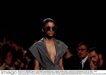 Lissabon Fashion Week - Luis Carvalho Modenschau March 13, 2016 - Lisbon, Portugal - A model presents a creation from the Portuguese fashion designer Luis Carvalho Fall Winter 2016 2017 collection during the Lisbon Fashion Week on March 13, 2016 in Lisbon, Portugal. Lisbon Portugal - ZUMAf123