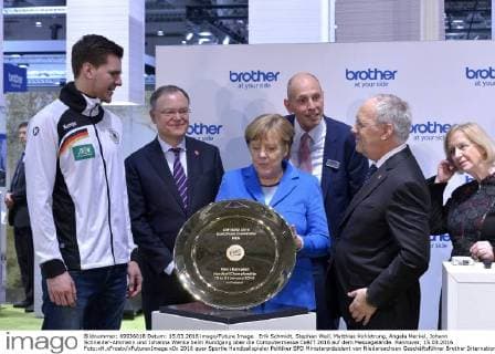 Erik Schmidt, Stephan Weil, Matthias Kohlstrung, Angela Merkel, Johann Schneider-Ammann und Johanna Wanka beim Rundgang über die Computermesse CeBIT 2016 auf dem Messegelände. Hannover, 15.03.2016 Foto:xH.xFrostx xFuturexImage