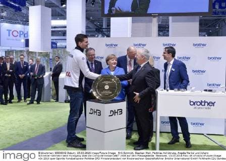 Erik Schmidt, Stephan Weil, Matthias Kohlstrung, Angela Merkel und Johann Schneider-Ammann beim Rundgang über die Computermesse CeBIT 2016 auf dem Messegelände. Hannover, 15.03.2016 Foto:xH.xFrostx xFuturexImage