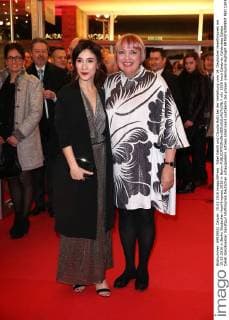 Sibel Kekilli und Claudia Roth bei der Verleihung vom 14. Deutschen Hoerfilmpreis am 15.03.2016 in Berlin Deutscher Hoerfilmpreis 2016 in Berlin 