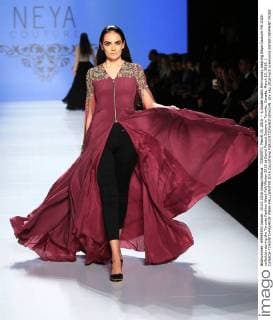 TORONTO, March 15, 2016 -- A model walks the runway wearing Neya Couture FW 2016 collection during the Toronto Fashion Week Fall Winter 2016 at David Pecaut Square in Toronto, Canada, March 15, 2016. ) CANADA-TORONTO-FASHION WEEK-FALL WINTER 2016 ZouxZheng 