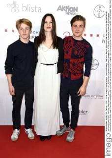 Louis Hofmann, Gast und Jannik Schümann bei der Verleihung des Deutschen Hörfilmpreises 2016 im Kino International. Berlin, 15.03.2016 Foto:xFredericx xFuturexImage