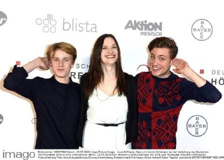 Louis Hofmann, Gast und Jannik Schümann bei der Verleihung des Deutschen Hörfilmpreises 2016 im Kino International. Berlin, 15.03.2016 Foto:xFredericx xFuturexImage