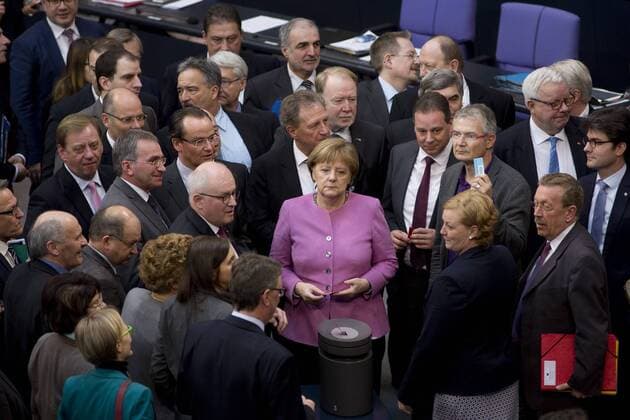 Deutschland, Berlin, Bundestag, 160. Sitzung, Regierungserklärung zum EU-Gipfel, Bundeskanzlerin Angela Merkel CDU bei einer namentlichen Abstimmung, 16.03.2016