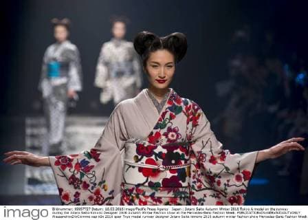 Japan : Jotaro Saito Autumn Winter 2016 Tokyo A model on the runway during the Jotaro Saito Kimono Designer 2016 Autumn Winter Fashion show at the Mercedes-Benz Fashion Week.  AlessandroxDixCiommo