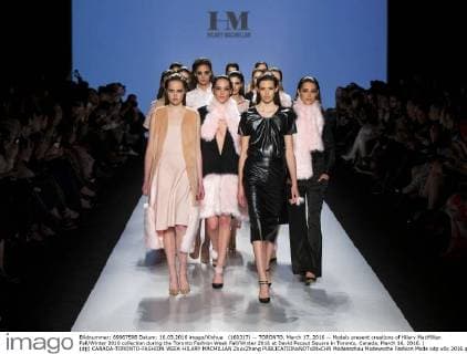(160317) -- TORONTO, March 17, 2016 -- Models present creations of Hilary MacMillan Fall Winter 2016 collection during the Toronto Fashion Week Fall Winter 2016 at David Pecaut Square in Toronto, Canada, March 16, 2016. ) (djj) CANADA-TORONTO-FASHION WEEK-HILARY MACMILLAN ZouxZheng 