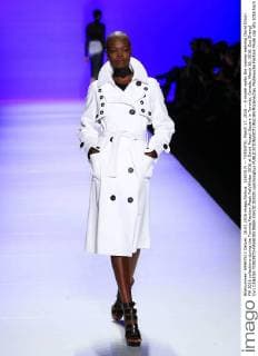 (160317) -- TORONTO, March 17, 2016 -- A model walks the runway wearing David Dixon FW 2016 collections during the Toronto Fashion Week Fall Winter 2016 at David Pecaut Square in Toronto, Canada, March 16, 2016. Zou Zheng) (lyi) CANADA-TORONTO-FASHION WEEK-DAVID DIXON yanzhonghua 