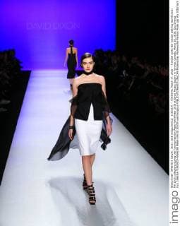 (160317) -- TORONTO, March 17, 2016 -- A model walks the runway wearing David Dixon FW 2016 collections during the Toronto Fashion Week Fall Winter 2016 at David Pecaut Square in Toronto, Canada, March 16, 2016. Zou Zheng) (lyi) CANADA-TORONTO-FASHION WEEK-DAVID DIXON yanzhonghua 