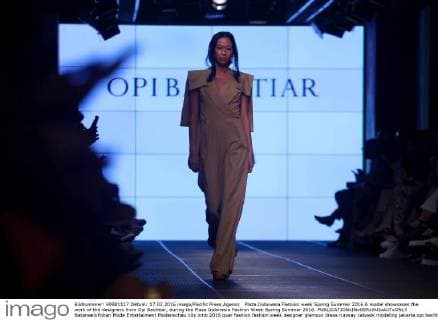 Plaza Indonesia Fashion week Spring Summer 2016 A model showcases the work of the designers from Opi Bachtiar, during the Plaza Indonesia Fashion Week Spring Summer 2016.  NatanaelxPohan