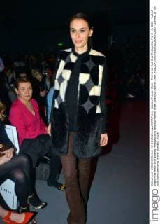 Istanbul Fashion Week - Promis bei Sudi Etuz Modenschau March 17, 2016 - Turkish singer Ayse Hatun Onal attends Mercedes Benz Istanbul Fashion Week Sudi Etuz Fashion Show.  - ZUMAd118