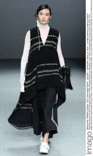 (160318) -- SHENZHEN, March 18, 2016 -- A model presents a creation of brand Marisfrolg during the 2016 Shenzhen Fashion Week (Autumn Winter) in Shenzhen, south China s Guangdong Province, March 18, 2016. The eight-day fashion week kicked off here Friday. )(wjq) CHINA-SHENZHEN-FASHION WEEK (CN) ChenxJianli 